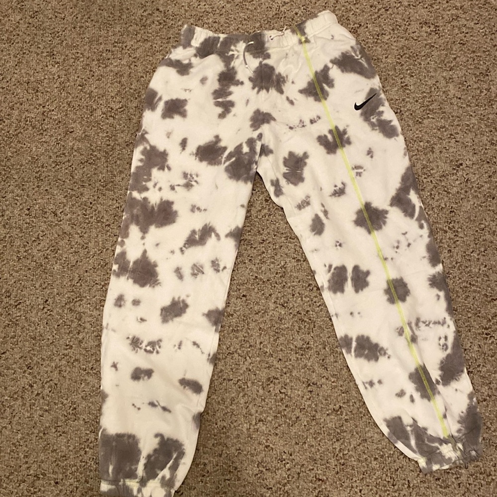 Tideye black and white with flourescent green striped line on left side of leg.